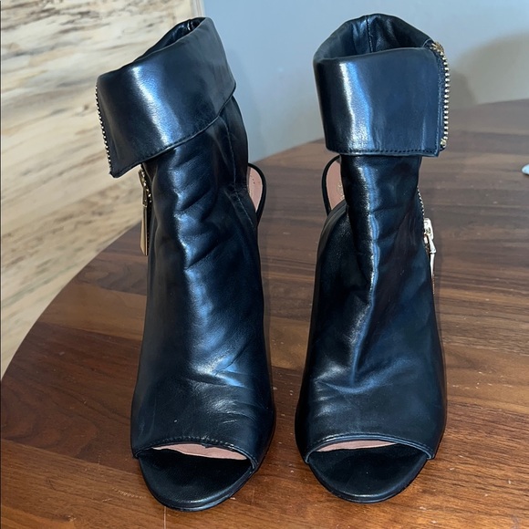 Vince Camuto Black Leather Women's Ankle Zip Up Boots Size 7 Very Comfortable! - Picture 4 of 14
